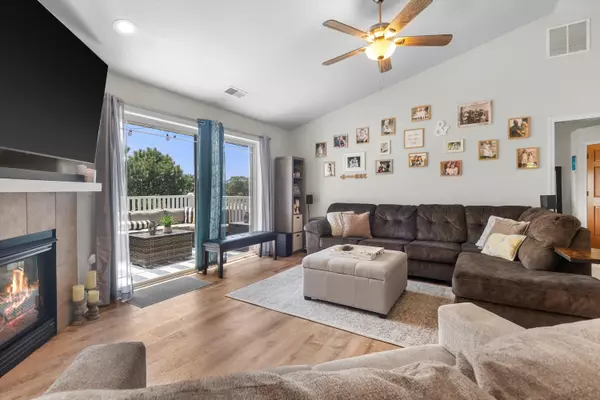 420 E Veterans Way Unit 8, Mukwonago, WI 53149