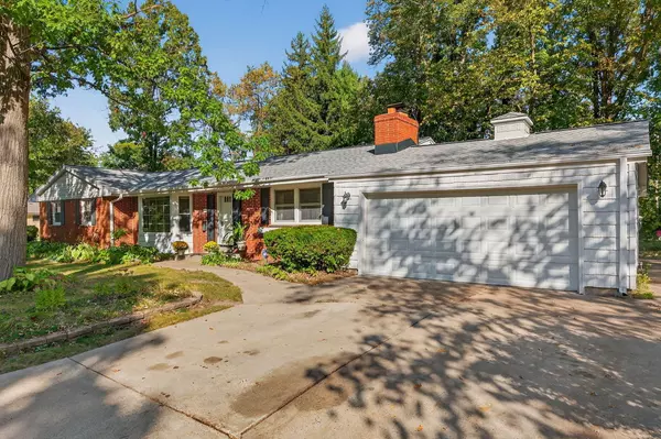 4472 N 104th St, Wauwatosa, WI 53225