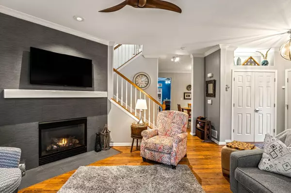 3852 S Lake Dr Unit 11, Saint Francis, WI 53235