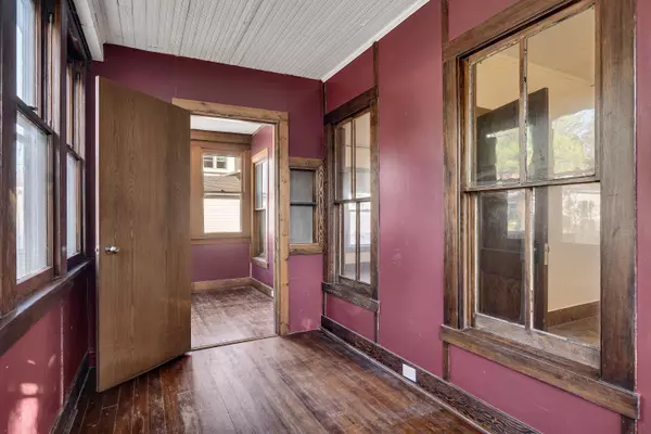 Onalaska, WI 54650,822 Monroe St