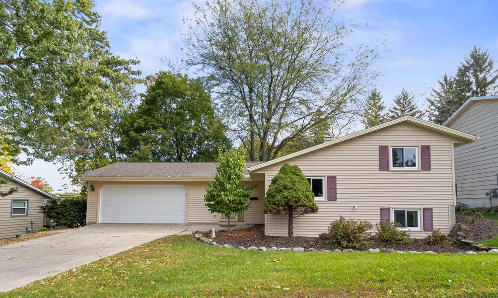 213 S 15th Ave, West Bend, WI 53095