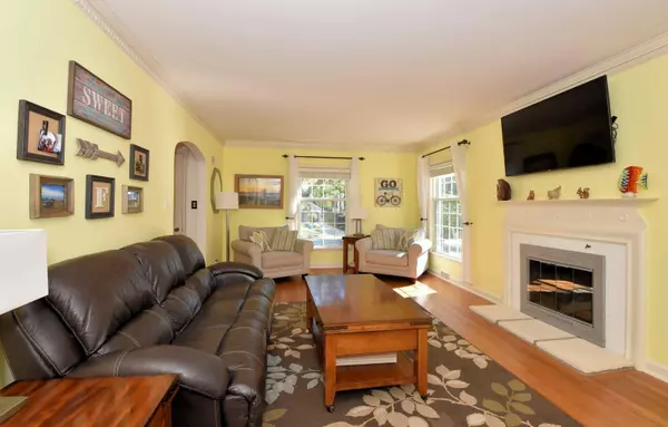 Wauwatosa, WI 53226,117 N 86th St