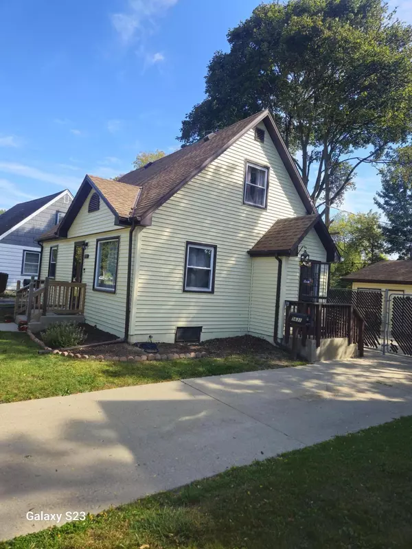 Milwaukee, WI 53218,5631 W Thurston Ave Ave