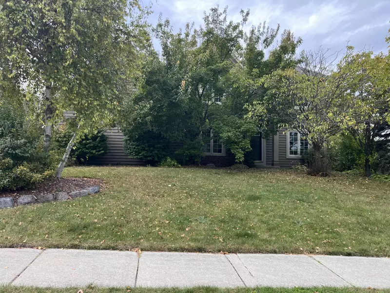 339 Jonathan Dr, Pewaukee, WI 53072
