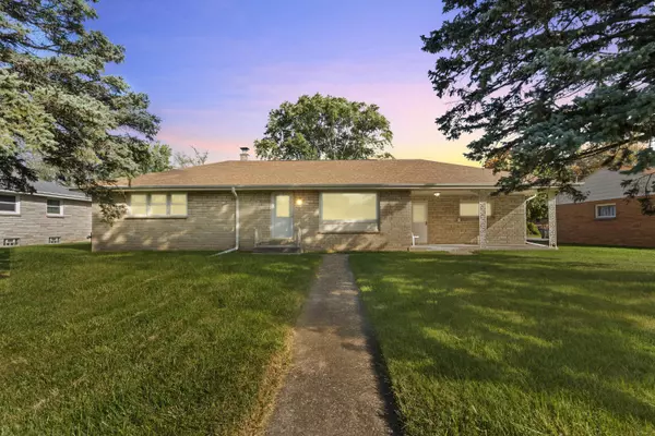 3020 W Edgerton Ave,  Greenfield,  WI 53221