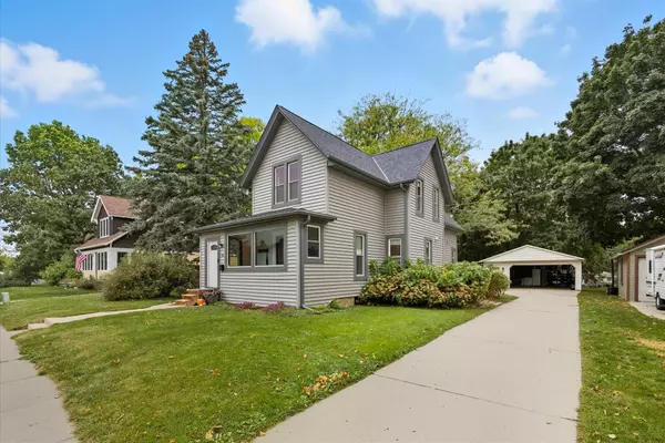 Oconomowoc, WI 53066,64 S Chestnut St