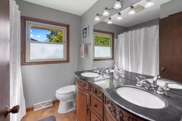 Muskego, WI 53150,S68W13611 Hale Park Cir
