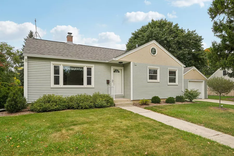 N50W6592 Western Rd, Cedarburg, WI 53012