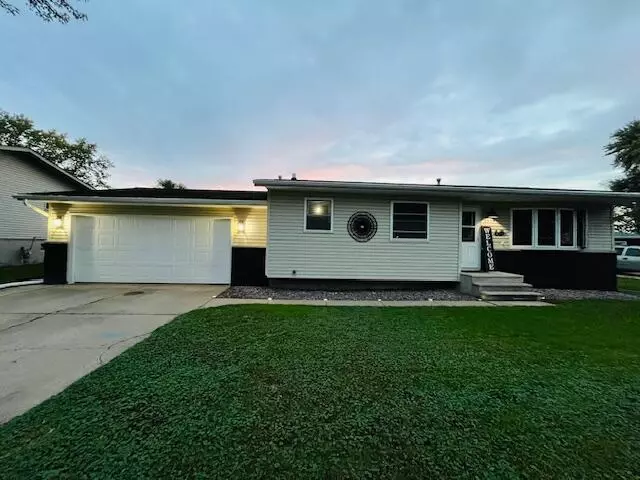 1514 Cliffview Dr, Holmen, WI 54636