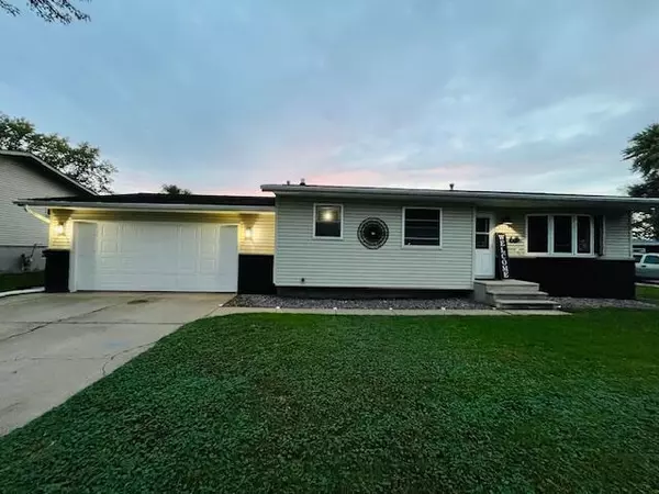 1514 Cliffview Dr, Holmen, WI 54636