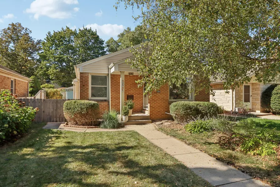 5641 N Bethmaur Ln, Glendale, WI 53209