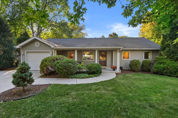 7635 N Bell Rd, Fox Point, WI 53217