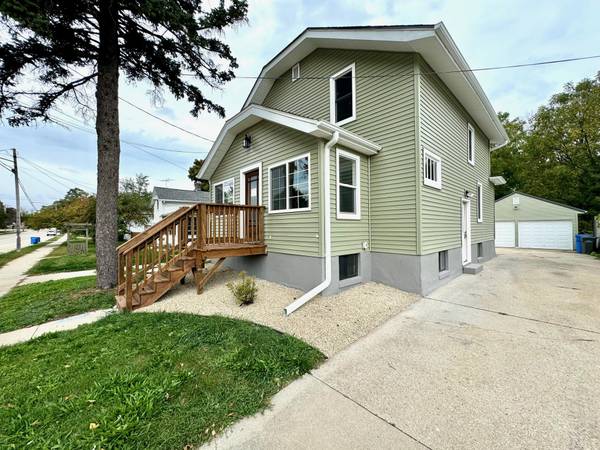 717 N Church St, Watertown, WI 53098