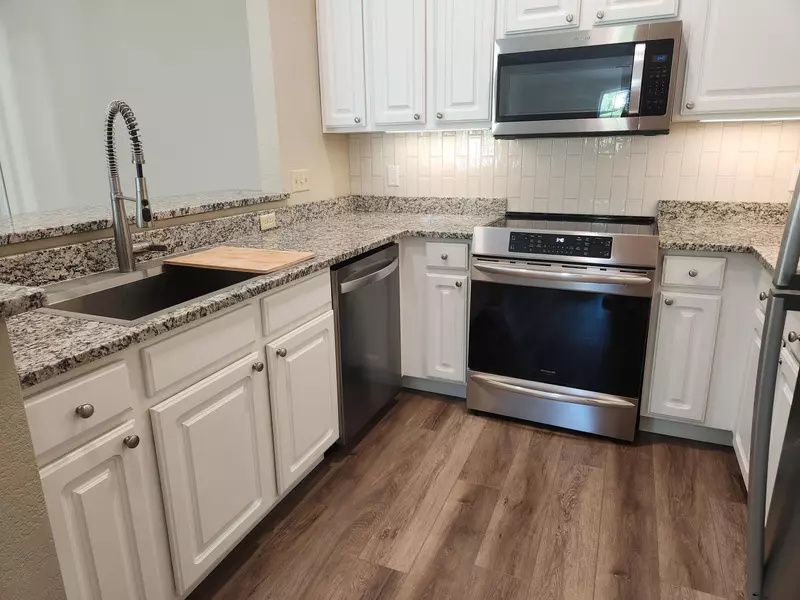 2740 Northview Rd Unit 102, Waukesha, WI 53188