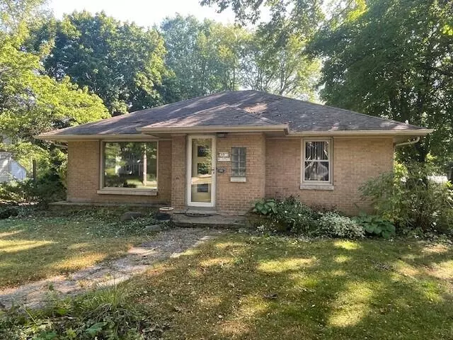 N87W15717 Kenwood Blvd, Menomonee Falls, WI 53051