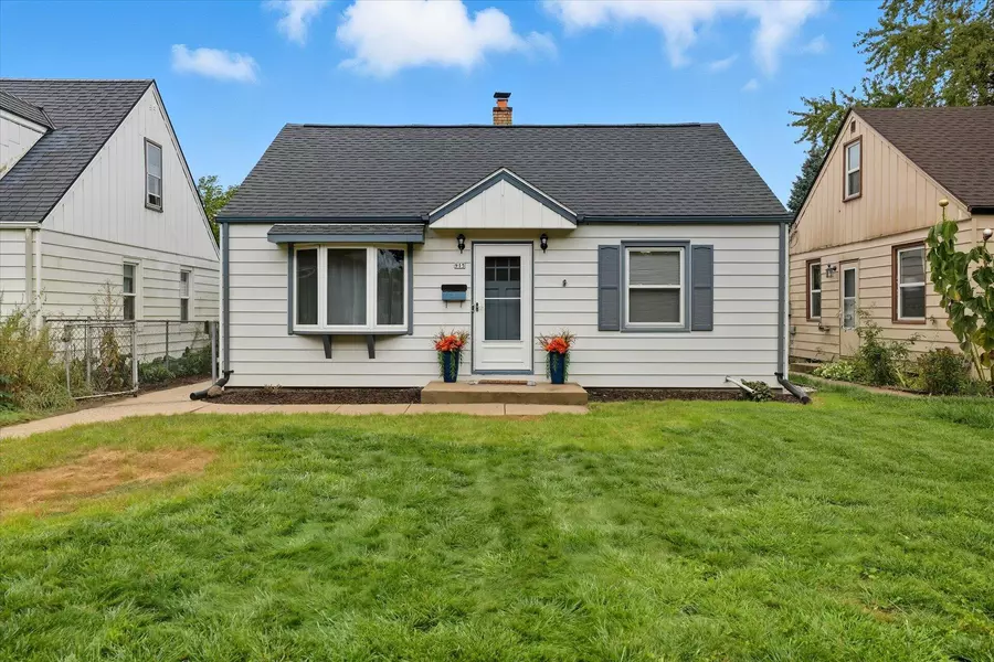 915 S 114th St, West Allis, WI 53214