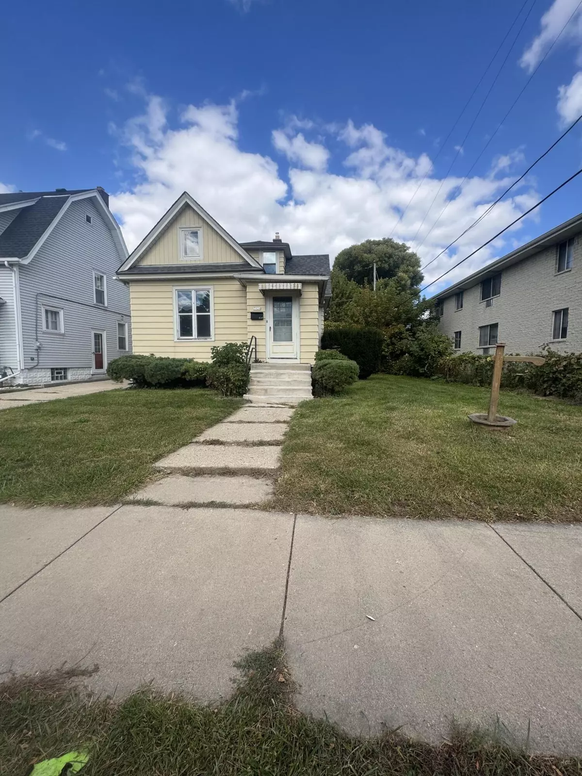 West Allis, WI 53219,7924 W Becher St