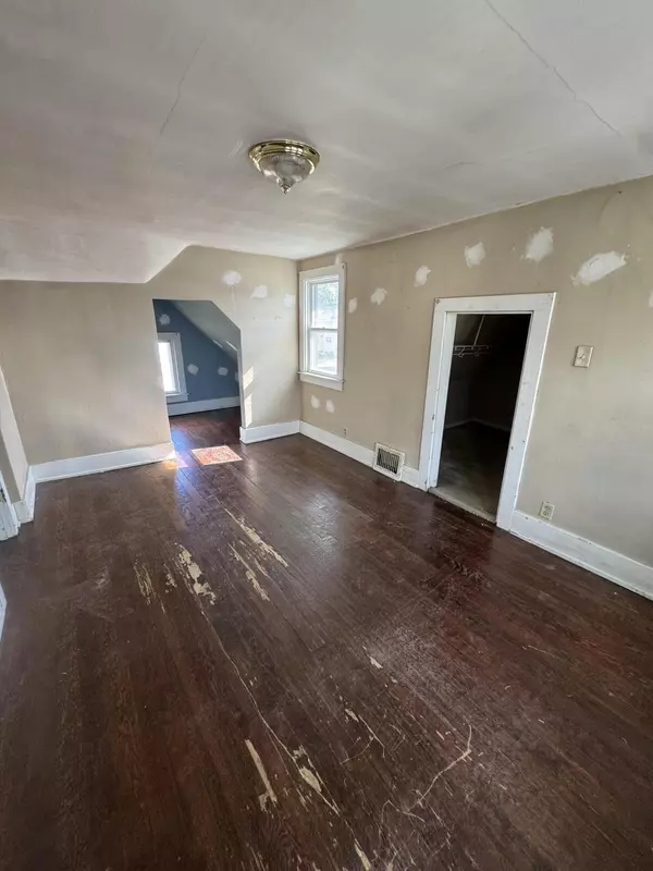 West Allis, WI 53219,7924 W Becher St