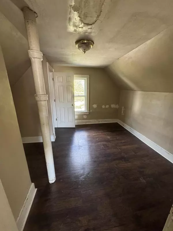West Allis, WI 53219,7924 W Becher St