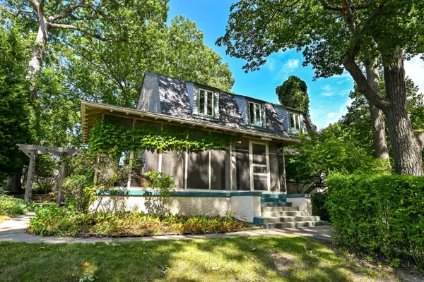 Wauwatosa, WI 53213,6908 Hillcrest Dr