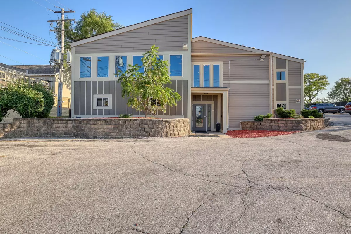 Greenfield, WI 53221,2741 W Layton Ave