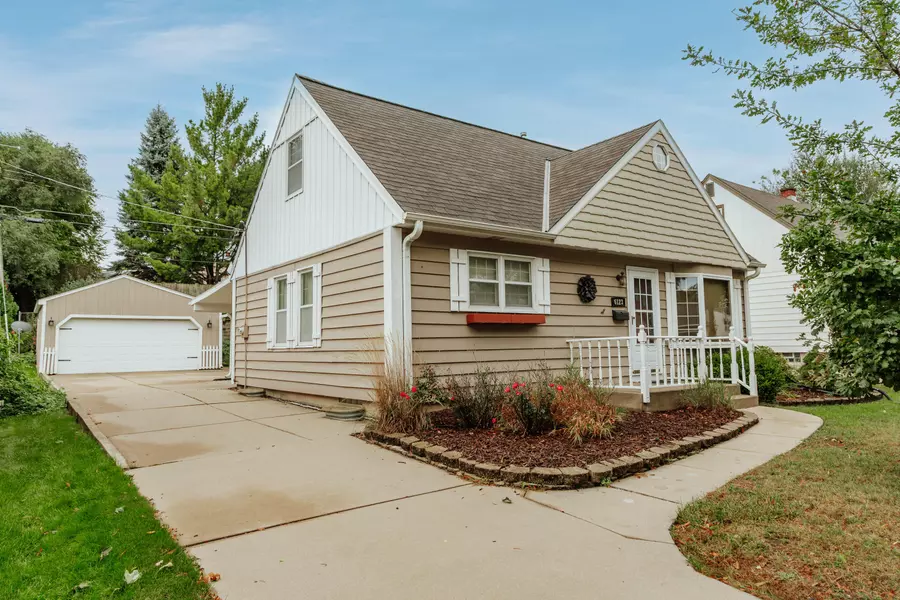6123 W Idaho St, Milwaukee, WI 53219