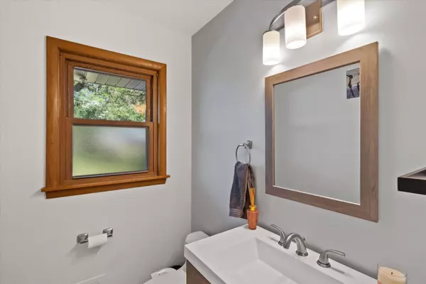 Glendale, WI 53209,2826 W Green Tree Rd