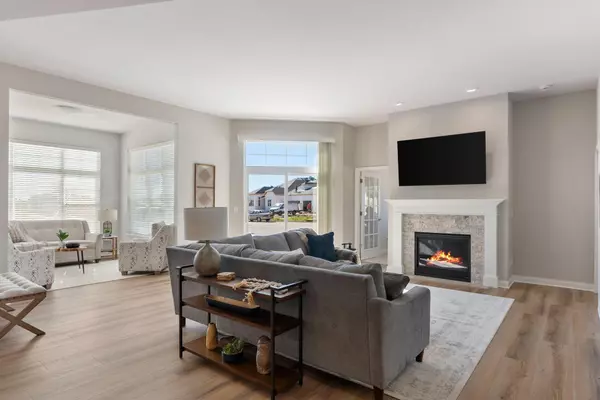 913 Mary Grace Ct Unit 50, Grafton, WI 53024