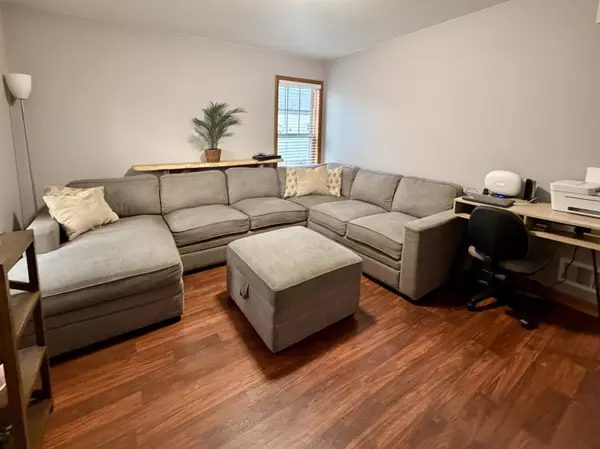 Racine, WI 53403,943 Walnut St
