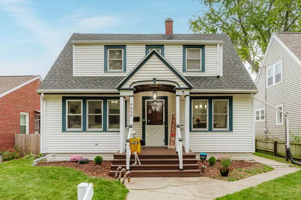 4666 N Ironwood Ln, Glendale, WI 53209