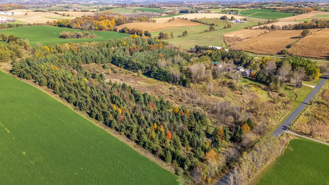 W4333 Skyline Dr, Ashford, WI 53010