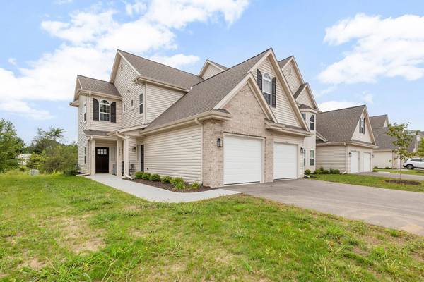 1867 Woodland Way Unit 421-4, Slinger, WI 53086