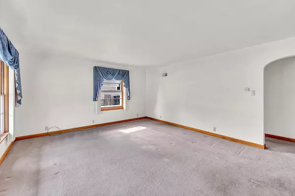 West Bend, WI 53095,1040 Lincoln Dr W