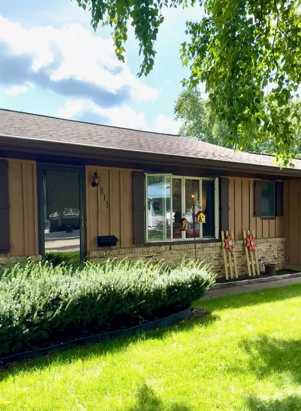 811 Macarthur Dr, Beaver Dam, WI 53916