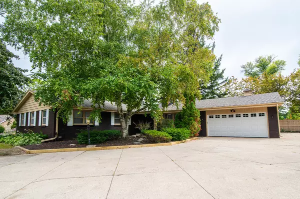 7412 N Boyd Way,  Fox Point,  WI 53217