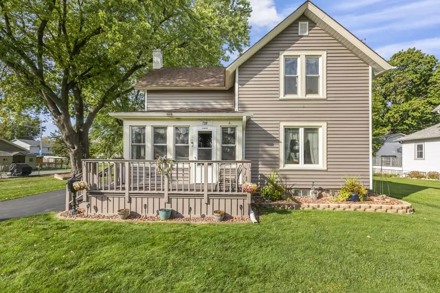 728 State St, Oconomowoc, WI 53066