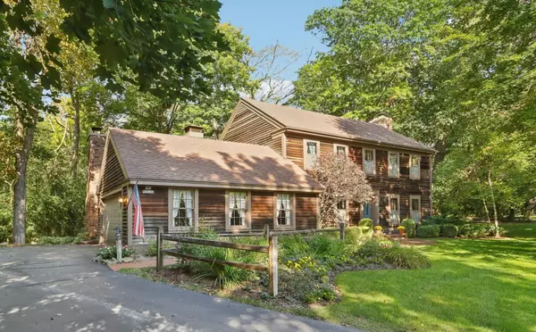 N62W29804 Stoney Hill Ct, Merton, WI 53029