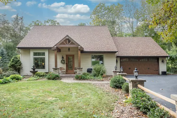 177 Evelyn Ave, Delafield, WI 53018