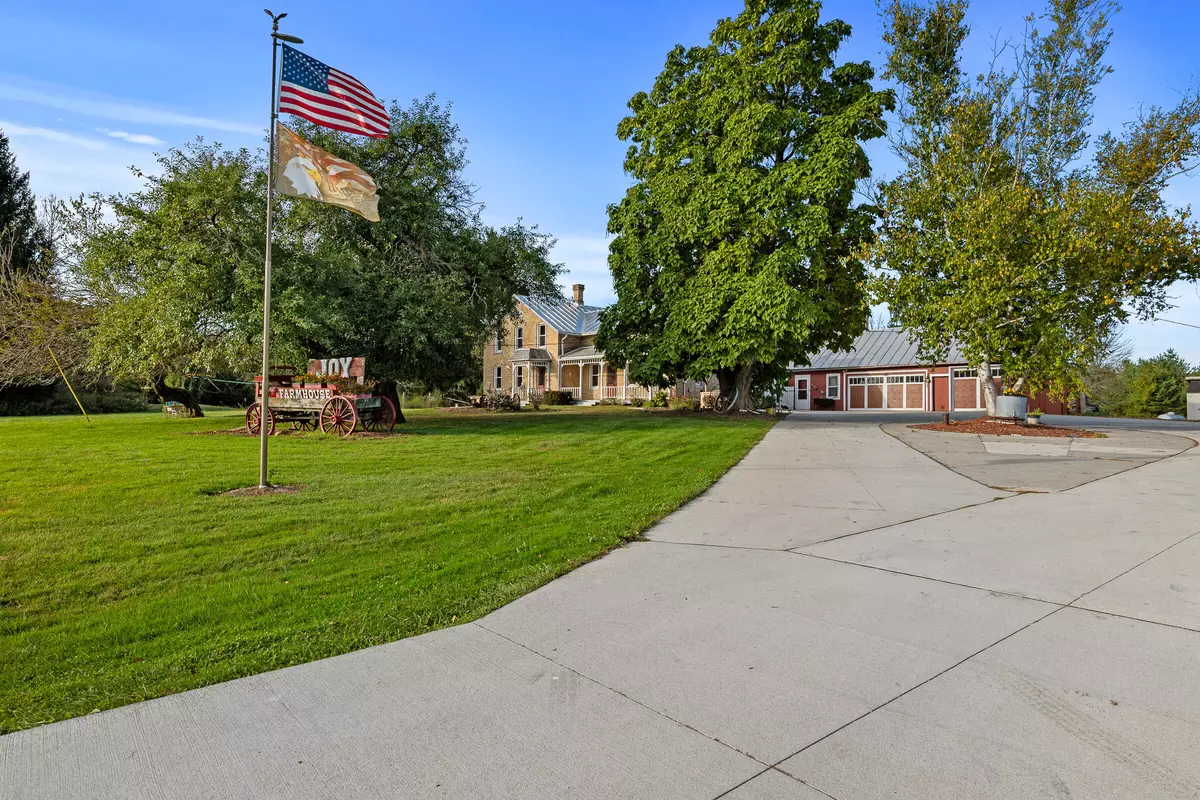 Manitowoc, WI 54220,2722 Woodland Dr