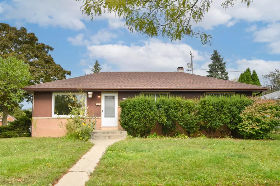 6630 W Kinnickinnic River Pkwy, Milwaukee, WI 53219