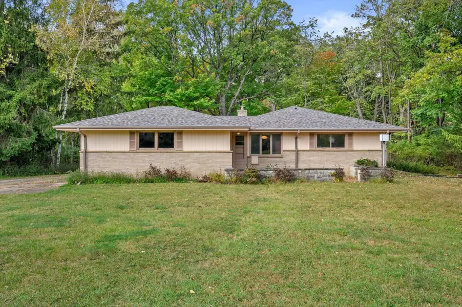 9431 N Sleepy Hollow Ln, Bayside, WI 53217