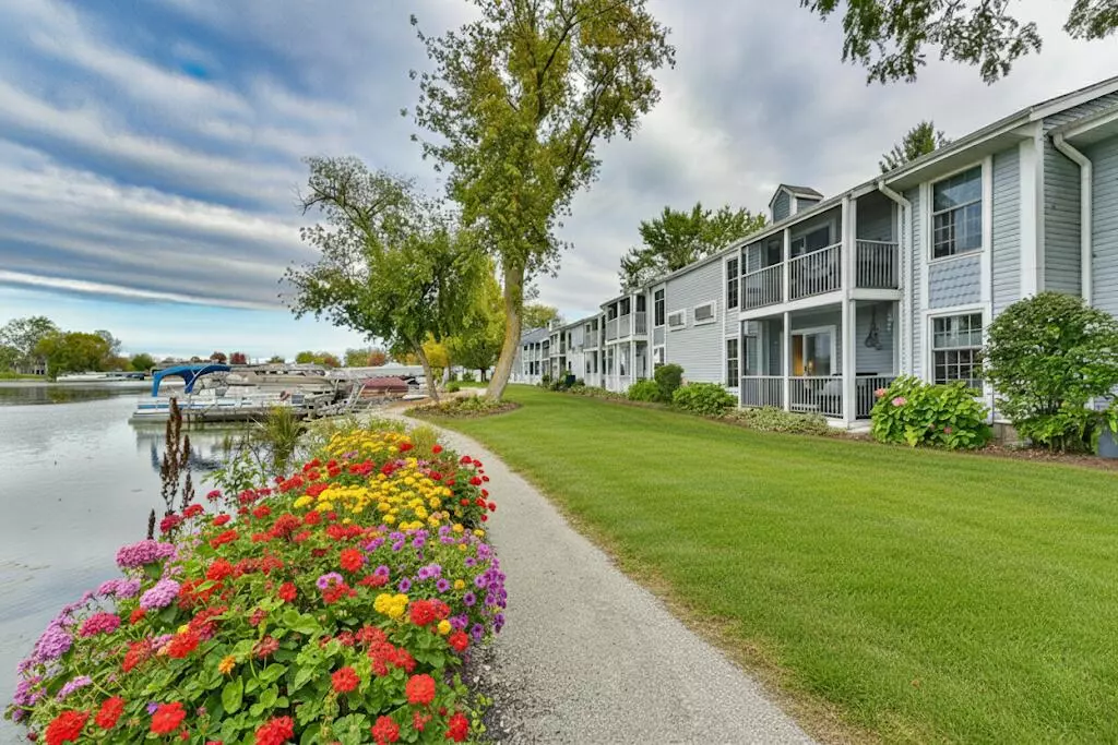 Waterford, WI 53185,300 Foxwood Dr Unit 149