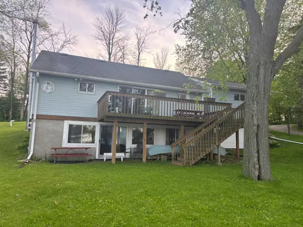 9305 N Lake Dr, Newton, WI 54220