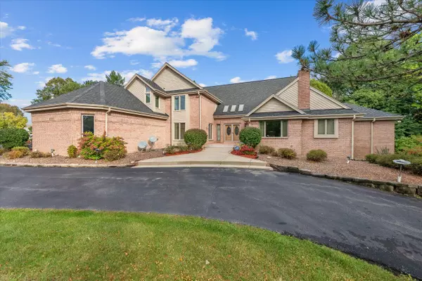 4580 Somerset Ln, Brookfield, WI 53045