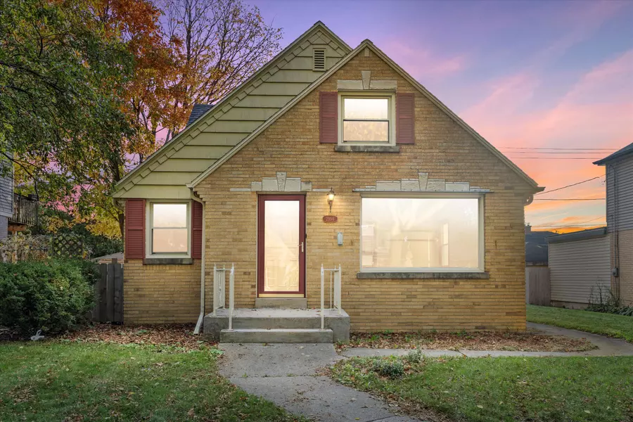 2956 N 77th St, Milwaukee, WI 53222