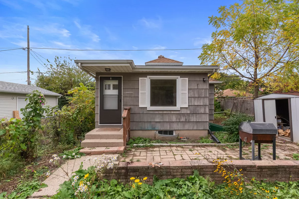 Milwaukee, WI 53210,3023 N 73rd St