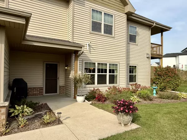 1815 New Port Vista Dr, Port Washington, WI 53074