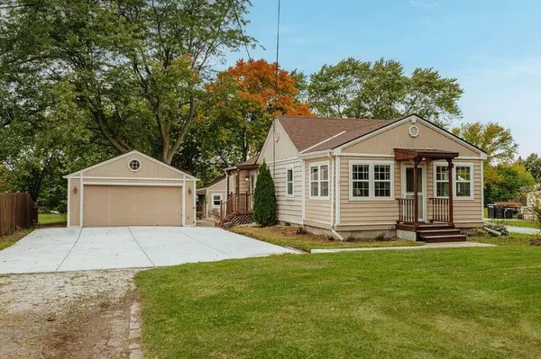 4451 S 51st St,  Greenfield,  WI 53220