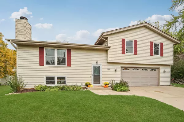 2808 Comanche Ct S,  Waukesha,  WI 53188