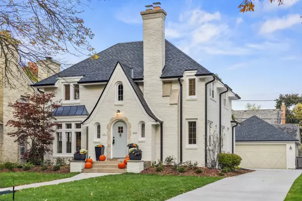 6054 N Bay Ridge Ave, Whitefish Bay, WI 53217